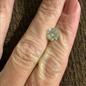 Near colorless moissanite stone!!